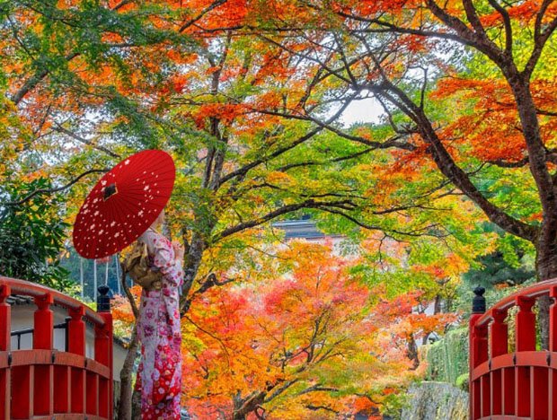 5 Perfect Autumn Destinations Woman in kimono at Ohara, northern Kyoto-1